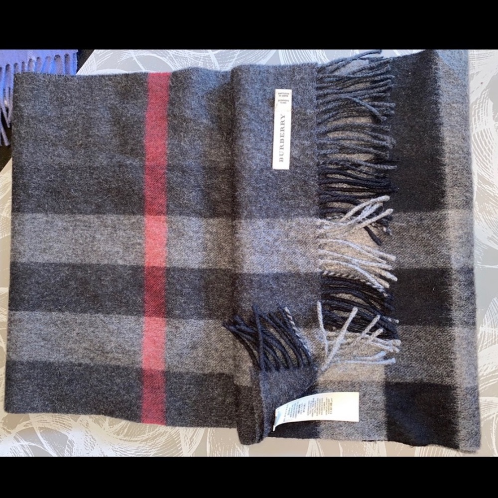AUTHENTIC BURBERRY SCARF SALE
